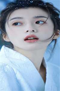 穿成戏精王妃后，暴君偷听我心声