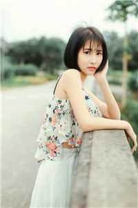 退出宗门后，我爹给找了九位绝美师尊