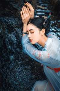 契约三年到期，他却跪求续约