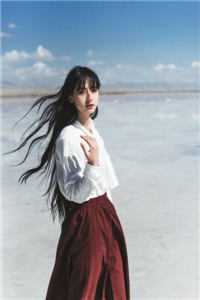 猝死后，重生为狗守护断腿女儿的30天