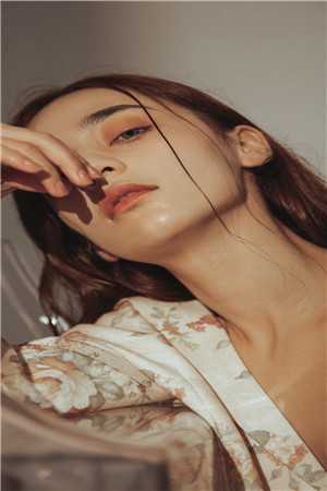 我死后，我的ADC女主为我杀疯了