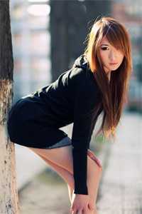 父亲节女儿送丈夫礼物，丈夫却要扔她跳楼