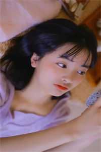 公司上市当天，妻子和小助理吻的难舍难分