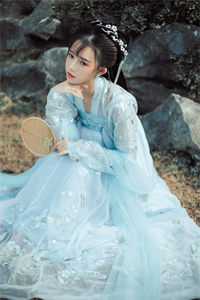 新婚夜，他带女人进屋鬼混