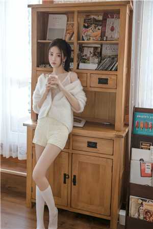 未婚夫送我劣质手镯给小三点天灯
