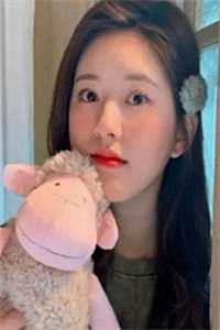 穿成弃女？我拿土匪练手吓傻摄政王