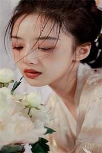 抢我婚礼的表妹，跪求我给份工作