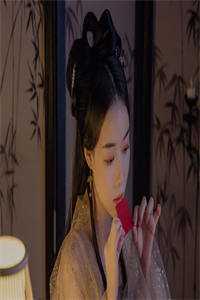 月光下的血色莲花